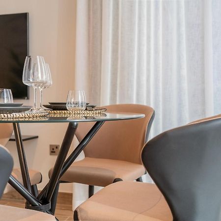 Desert Living Luxury Condo - Jumeirah Living Marina Gate 두바이 외부 사진
